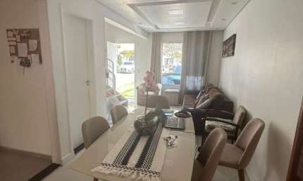 Sobrado em condomínio à venda no Jardim São Luís, São Paulo-SP: 3 quartos, 1 suíte, 2 banheiros, 2 vagas, 130m². Confira!