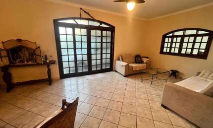 Casa comercial para aluguel na Chácara Santo Antônio
