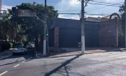 Ponto Comercial/Loja/Box para Venda/Aluguel em Santo Amaro