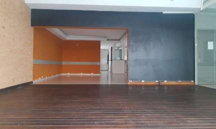 Ponto Comercial de 290m² à Venda ou Locação em Vila Tramontano, São Paulo-SP