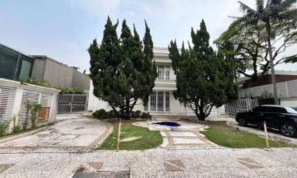 Casa Comercial para Aluguel na Avenida Brasil - Jardim América