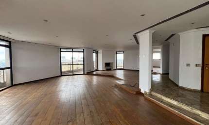 Apartamento Triplex na Vila Andrade: 4 quartos, 4 suítes, 7 banheiros, 4 vagas, 675 m² - São Paulo-SP.