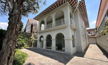 Imóvel de alto padrão - 4 quartos, 3 suítes, 5 banheiros, 6 vagas na garagem - Jardim Paulista, SP. Confira!