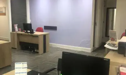 Sala Comercial de Alto Padrão em Alphaville Industrial: 2 Banheiros, 61,80 m² de Área - Venda em Barueri-SP