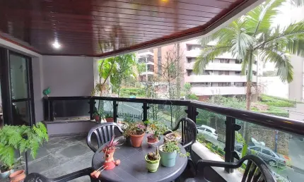 Luxuoso apartamento de 4 quartos na vila morumbi, são paulo-sp: 2 suítes, 4 banheiros, 3 vagas de garagem e 224m² de área.