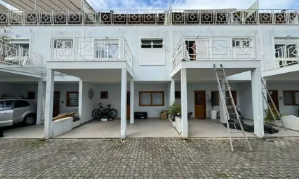 Casa à venda em condomínio fechado em Santo Amaro, São Paulo-SP. 4 quartos, 2 suítes, 4 banheiros, 2 vagas de garagem, 200,00m².