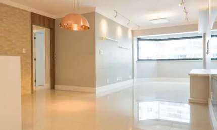 Apartamento à venda na Vila Olímpia, São Paulo-SP, com 3 quartos, 3 suítes, 4 banheiros e 2 vagas de garagem.