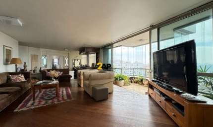 Apartamento de 4 Suítes com Elevador Privativo e 3 Vagas de Garagem