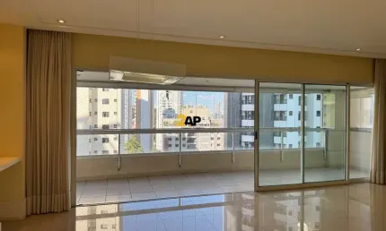 Venda de Apartamento de Luxo na Vila Andrade, São Paulo-SP: 4 Quartos, 2 Suítes, 3 Salas, 4 Banheiros e 3 Vagas de Garagem.
