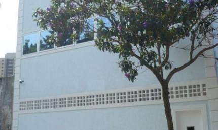Prédio comercial com 4 vagas de garagem e 600m² na Chácara Inglesa, São Paulo, Venda ou Locação!
