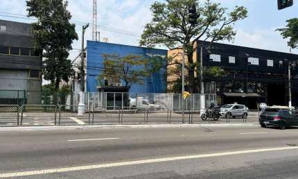 Prédio comercial para venda ou aluguel em Interlagos