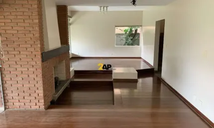 Casa de luxo à venda em Jd. Lar São Paulo: 4 quartos e 4 vagas de garagem!