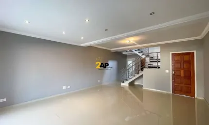 Imperdível oportunidade: Casa em condomínio à venda no Jardim Londrina, São Paulo-SP! 3 suítes, 2 salas, 3 vagas e 230m².