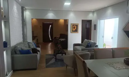 Imperdível casa à venda no Alto da Mooca com 2 suítes, 3 banheiros e 3 vagas de garagem!