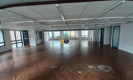 Excelente oportunidade: Conjunto comercial de alto padrão na Vila Olímpia, São Paulo-SP, com 10 salas, 4 banheiros, 8 vagas e 375m²!