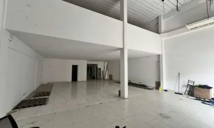Aluguel de Loja Comercial com 4 Banheiros, 4 Vagas de Garagem na Vila Andrade - São Paulo-SP