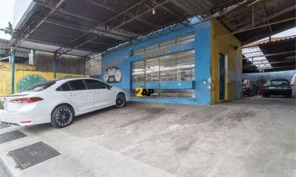 Imóvel Comercial à Venda em Santo Amaro: Galpão com 3 salas, 2 banheiros, 4 vagas de garagem e 240,00 m² de área.