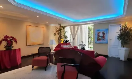 Imperdível: Sobrado de 240m², 4 quartos sendo 2 suítes, 2 vagas de garagem à venda no Jardim Trussardi