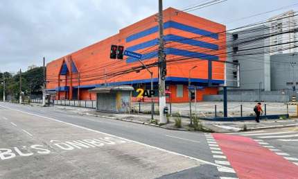 Galpão Comercial de Alto Padrão na Vila Cordeiro, 250 Vagas de Garagem e 26.647 m² de Área.