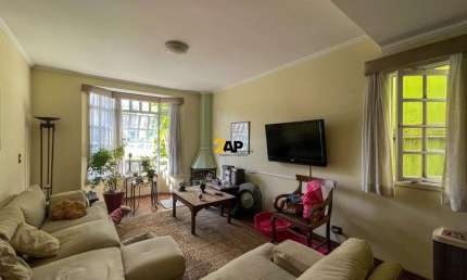 Espetacular casa para locação em São Paulo-SP, no bairro Paraíso do Morumbi: 3 quartos, 3 suítes, 2 salas, 3 banheiros, 2 vagas de garagem, 128m²!