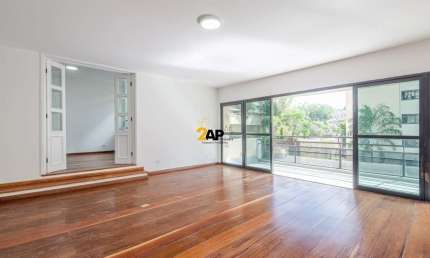 Apartamento á venda em Real Parque com 240m², 3 suítes e 3 vagas.
