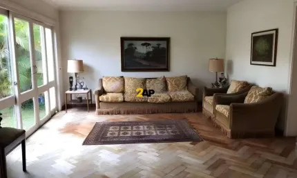 Casa á venda no morumbi com 350m², 6 quartos sendo 4 suítes e 4 vagas.