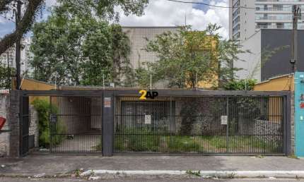 Imperdível: Casa à venda ou locação em São Paulo-SP, bairro Itaim Bibi, 2 quartos, 1 suíte, 1 sala, 2 banheiros, 4 vagas de garagem e 237m²!
