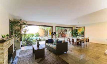 Imperdível: Casa à venda em São Paulo-SP, no Jardim Morumbi, com 3 quartos, 3 suítes, 4 salas e 314m² de área!