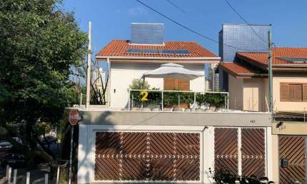 Casa para locação na Vila Madalena, São Paulo-SP -  3 suítes, 5 banheiros e 2 vagas de garagem!