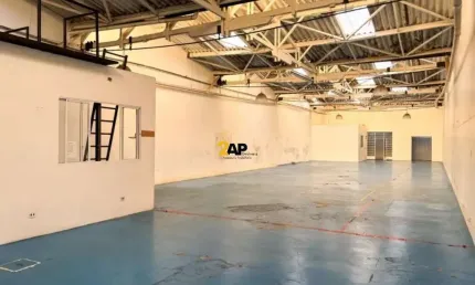 Galpão Comercial de 450m² em Pinheiros, São Paulo: Venda ou Locação!