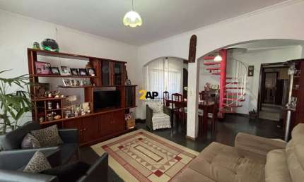 Casa à venda em Taboão da Serra-SP, Parque Marabá: om 3 quartos, 1 sala, 2 banheiros, 2 vagas de garagem e 150m² de área. Agende sua visita!