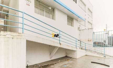 Salão Comercial à Venda em São Paulo - Bairro Guarapiranga  9 salas, 5 banheiros, 3 vagas de garagem  156m² de área