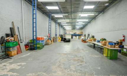 Galpão Comercial para Locação em São Paulo-SP, Bairro Real Parque: 1 Sala, 2 Banheiros, 500m² de Área