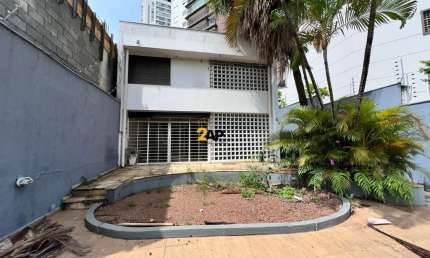Casa Comercial para Venda ou Locação na Vila Andrade, São Paulo-SP: 5 Salas, 5 Banheiros, 2 Vagas, 250m².
