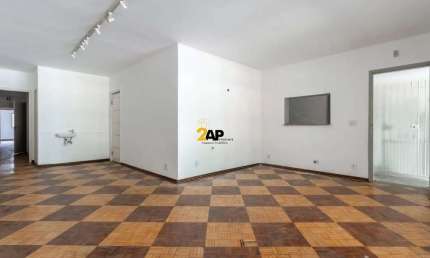 Casa Comercial para Locação no Brooklin Paulista - São Paulo-SP: 8 salas, 4 banheiros, 3 vagas, 250m² de área.