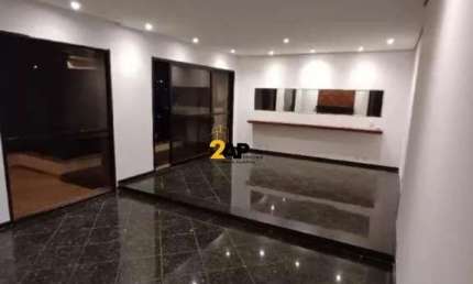 Apartamento á venda de 246m², 4 quartos sendo 2 suítes e 4 vagas.