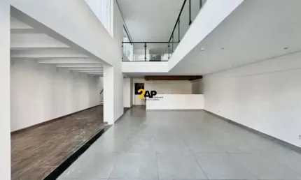 Excelente Ponto Comercial para Locação na Vila Andrade, São Paulo-SP: 4 Banheiros e 400m² de Área!