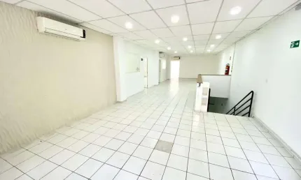 Ponto Comercial para Locação na Vila Andrade em São Paulo-SP: 6 Banheiros, 5 Vagas de Garagem, 550m²!