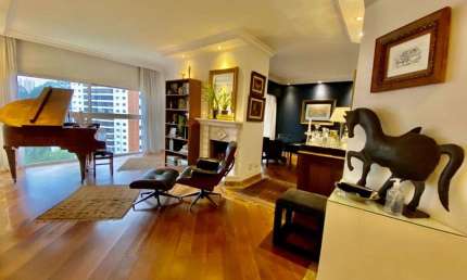 Cobertura de luxo à venda em Vila Suzana, São Paulo-SP: 4 quartos, 4 suítes, 6 banheiros, 4 vagas, 570m². Confira!