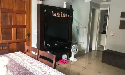 Imperdível oportunidade de adquirir casa em condomínio no Parque Munhoz, São Paulo-SP! 3 quartos, 1 suíte, 3 banheiros, 2 vagas de garagem e 80,00 m² de área.