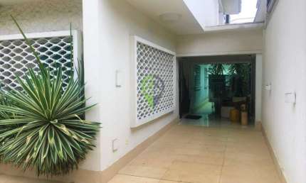 Sobrado sofisticado com piscina  - 03 dormitórios, 04 vagas 300 m²  - Gonzaga - Santos
