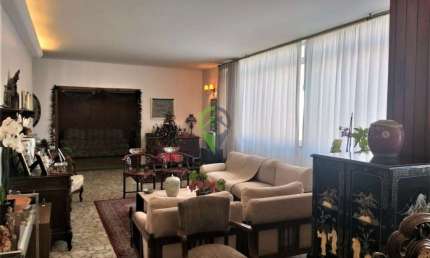 Apartamento clássico no Gonzaga em Santos com vista lateral para o mar!