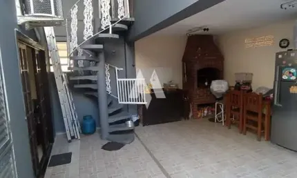 Sobrado Geminado com 02 dormitorios sendo 02 suites no Boqueião em Santos