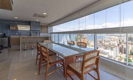 Apartamento alto padrão  à venda, 4 quartos, com varanda e vista mar em Santos.