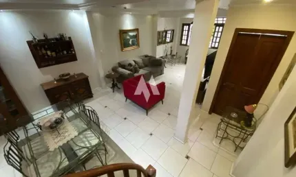 Sobrado com 03 dormtorios sendo 01 suite no Gonzaga em Santos