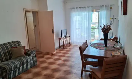 Apartamento com sacada e vista para o mar na praia da Enseada!