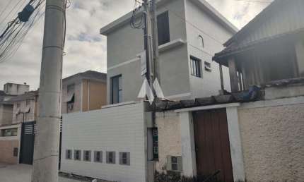 Villagio Triplex no Macuco com 2 suítes e vaga privativa