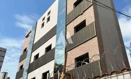 Apresentamos uma casa extraordinária, com 5 pavimentos e elevador, 3 suítes e uma master , toda climatizada, projetada com refinados toques de arquitetura e design de interiores assinados por Verônica