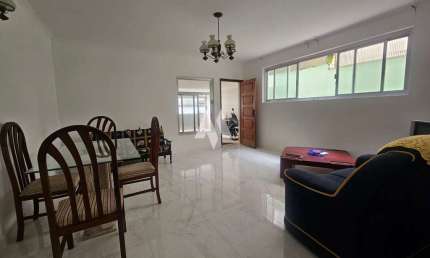 Casa Térrea  no Embaré ao lado do shopping, 03 quartos e 02 vagas de garagem!