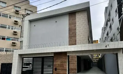 Casa triplex geminada - 134m² ,arquitetura moderna, conforto excepcional e na melhor localização da  praia da enseada.